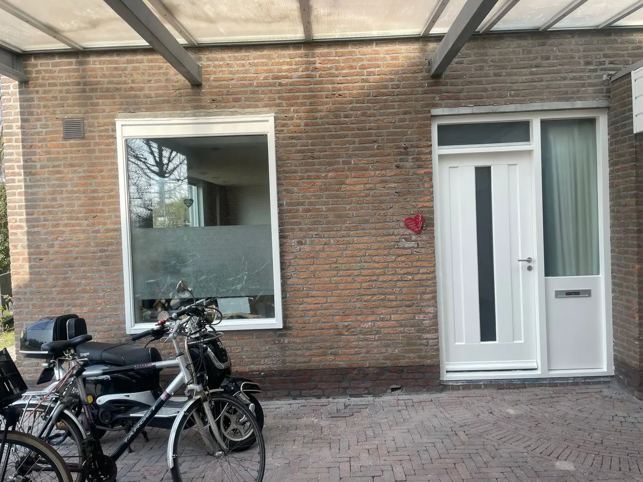 Gevel- en kozijnwerk aan de achterzijde — projectfoto